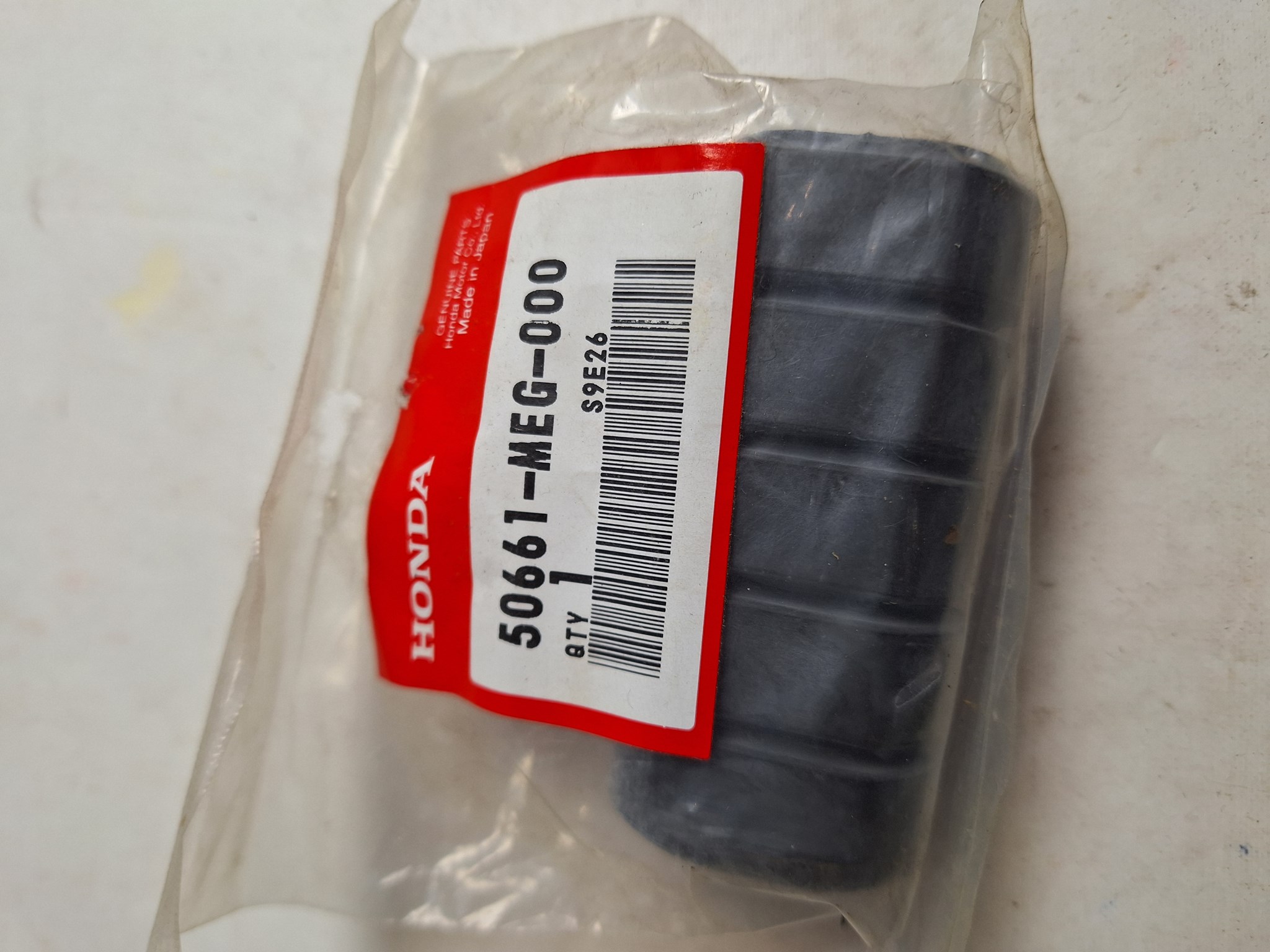 Picture of GUMMI, HAUPTFUSSRASTE  50661-MEG-000  VT750C